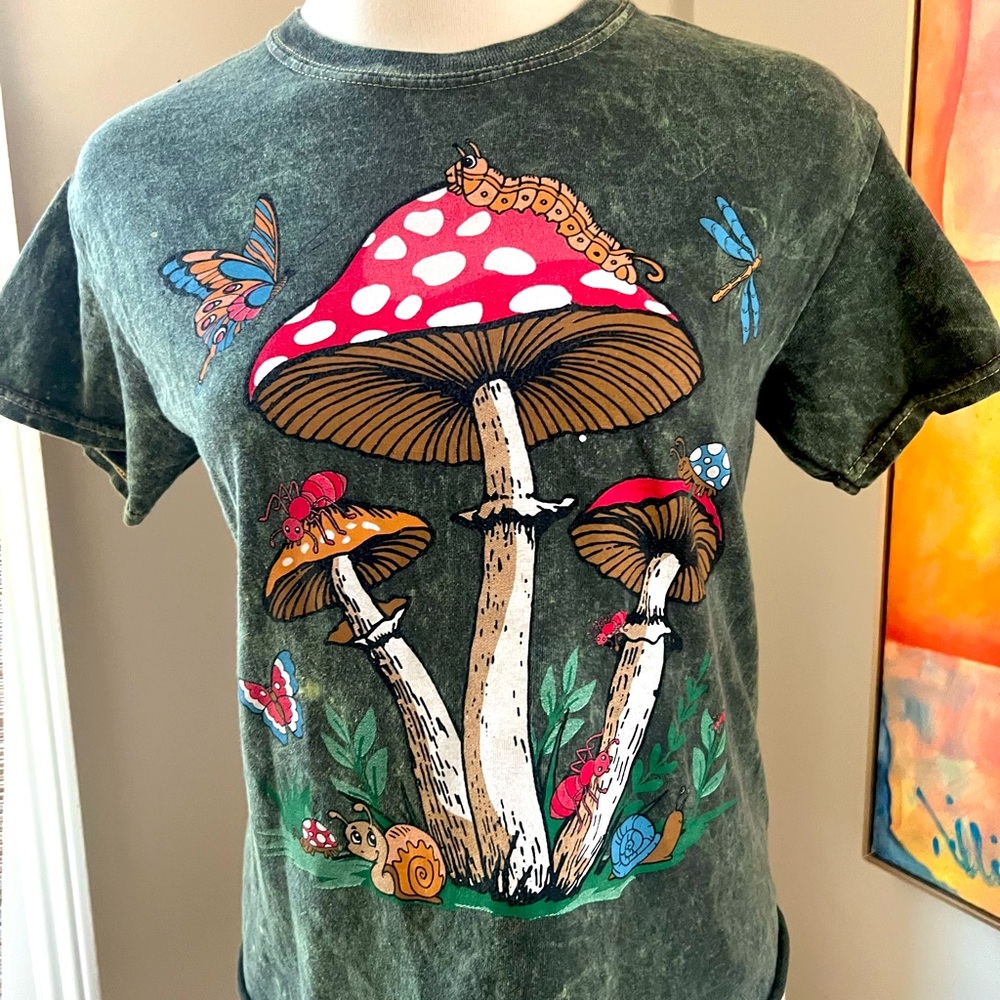 Mushroom t shirt sz sm